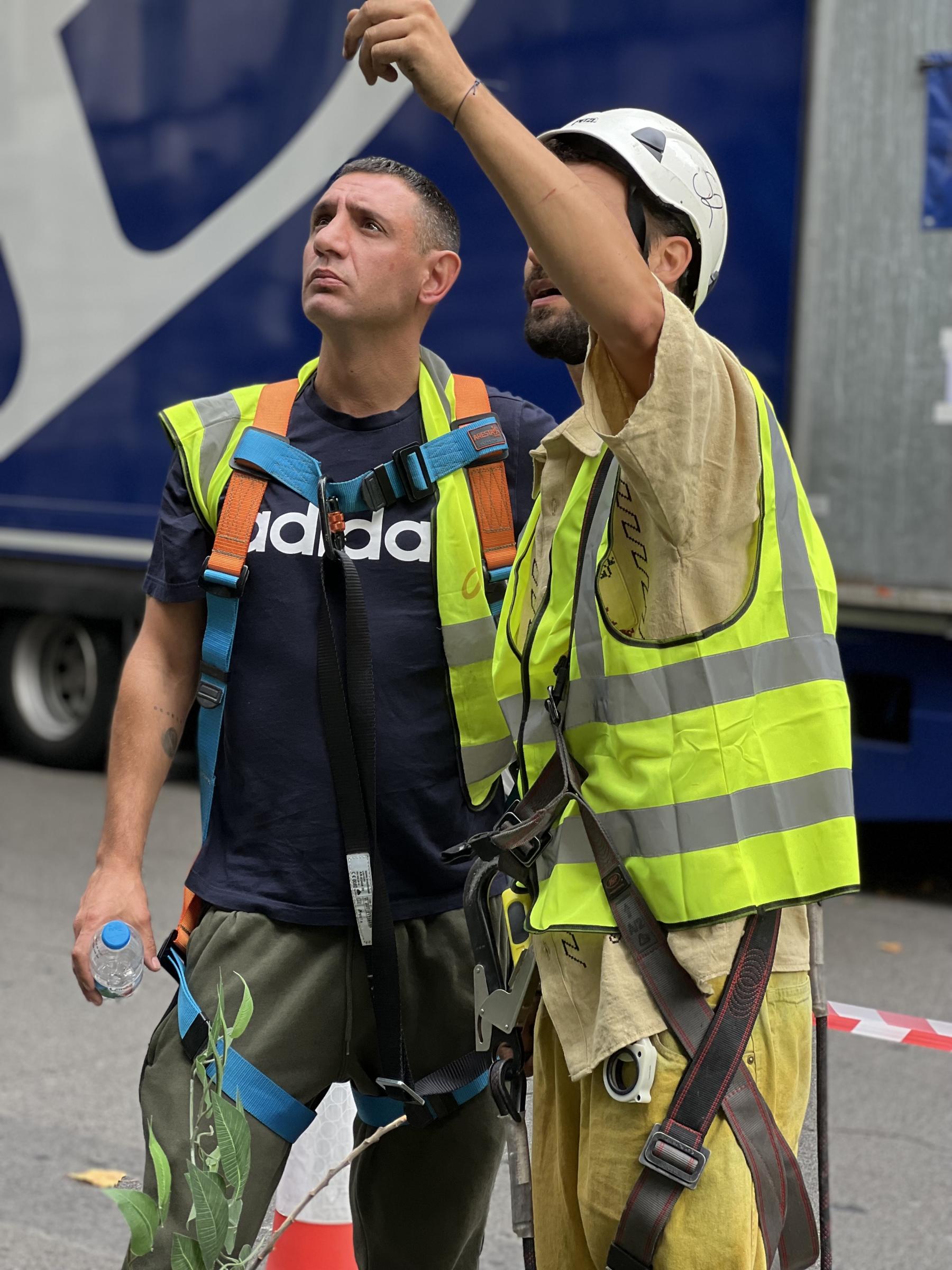 Florist giving instruction to our operator Adam Jungle Party Facade