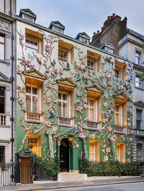 Annabel's Summer Party Facade Installation Multiple cherry pickers, traffic management and licensing support for another iconic Mayfair transformation