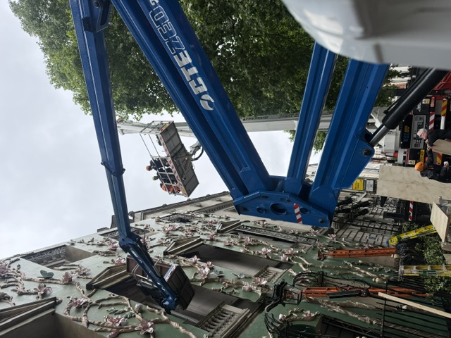 Annabel's Summer Party Facade Installation Multiple cherry pickers, traffic management and licensing support for another iconic Mayfair transformation